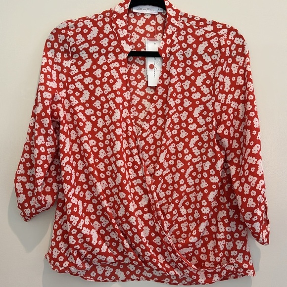 NWT Women’s All In Favor Red Floral V Neck Blouse size s - Picture 3 of 11